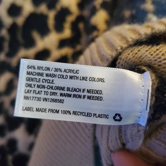 AVA AND VIV Animal Print Fuzzy V Neck Sweater | Size X - Picture 10 of 12